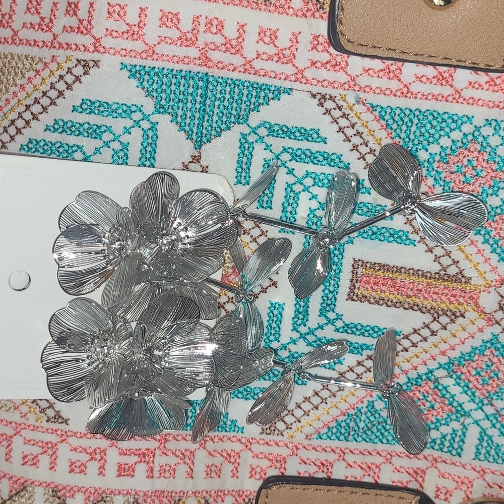 Flower Rhinestone Earrings - Picture 6 of 8